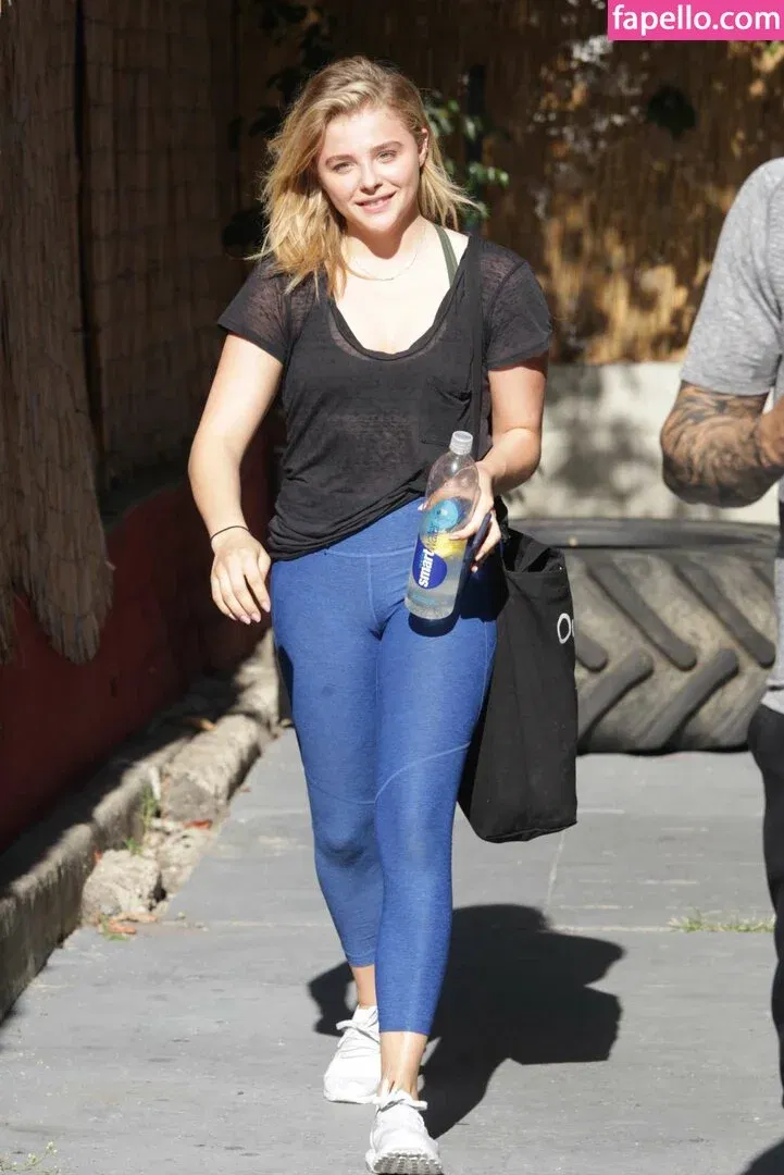 Chloë Grace Moretz / chloegmoretz / https: Onlyfans Photo Gallery 