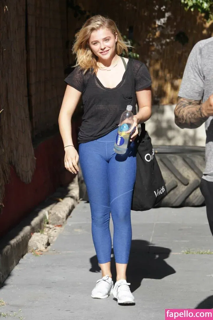 Chloë Grace Moretz / chloegmoretz / https: Onlyfans Photo Gallery 