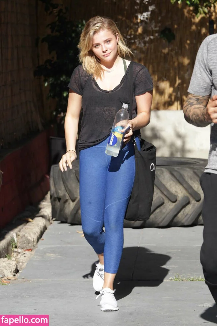 Chloë Grace Moretz / chloegmoretz / https: Onlyfans Photo Gallery 