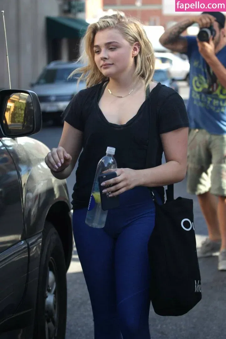 Chloë Grace Moretz / chloegmoretz / https: Onlyfans Photo Gallery 
