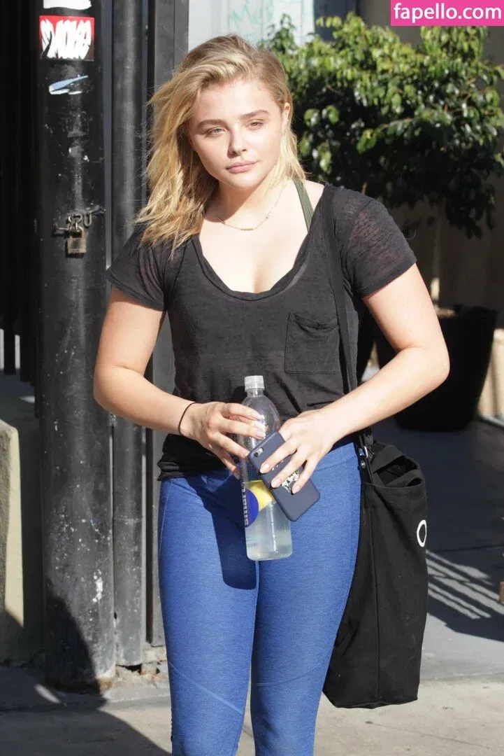 Chloë Grace Moretz / chloegmoretz / https: Onlyfans Photo Gallery 