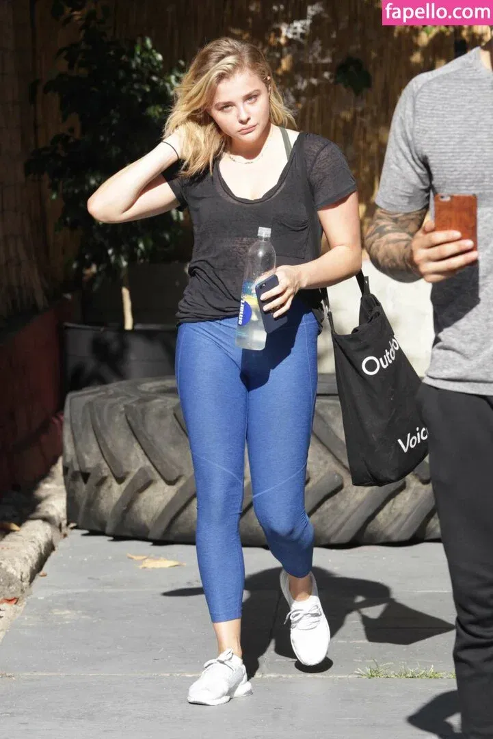Chloë Grace Moretz / chloegmoretz / https: Onlyfans Photo Gallery 