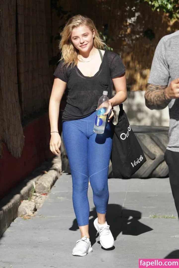 Chloë Grace Moretz / chloegmoretz / https: Onlyfans Photo Gallery 