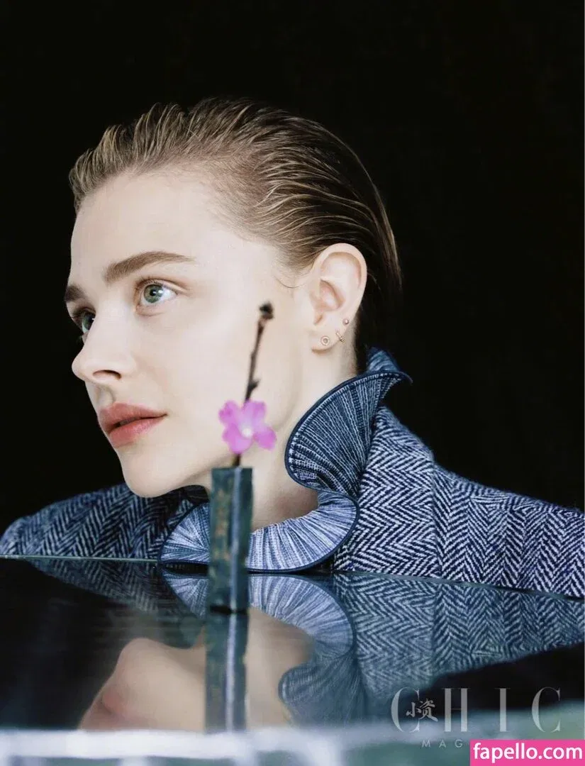 Chloë Grace Moretz / chloegmoretz / https: Onlyfans Photo Gallery 