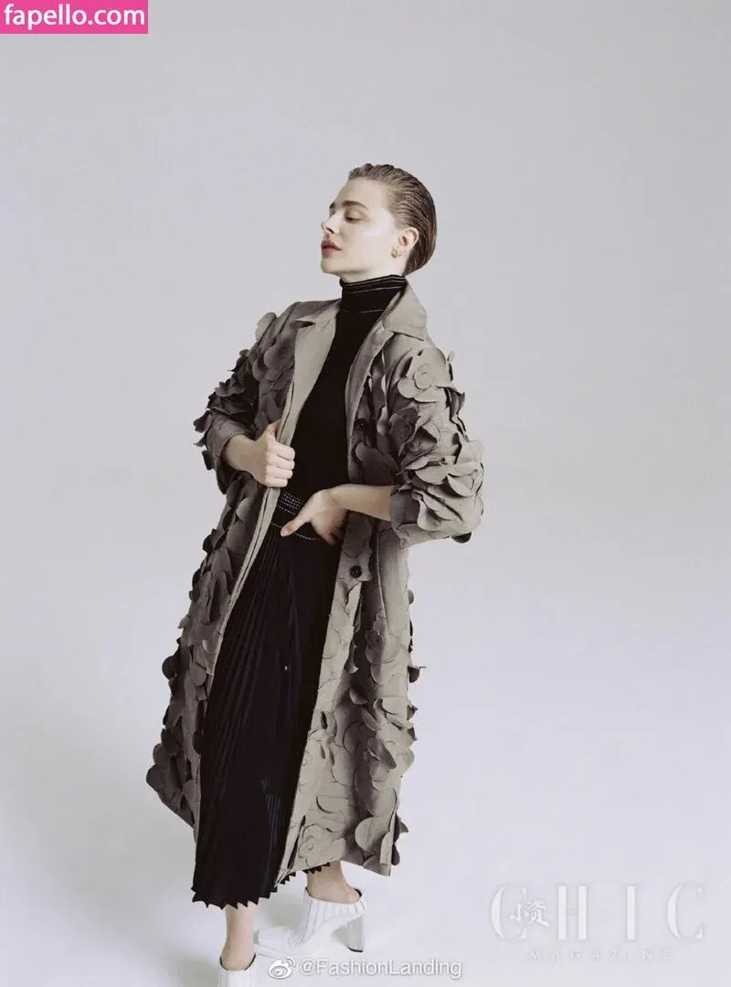 Chloë Grace Moretz / chloegmoretz / https: Onlyfans Photo Gallery 