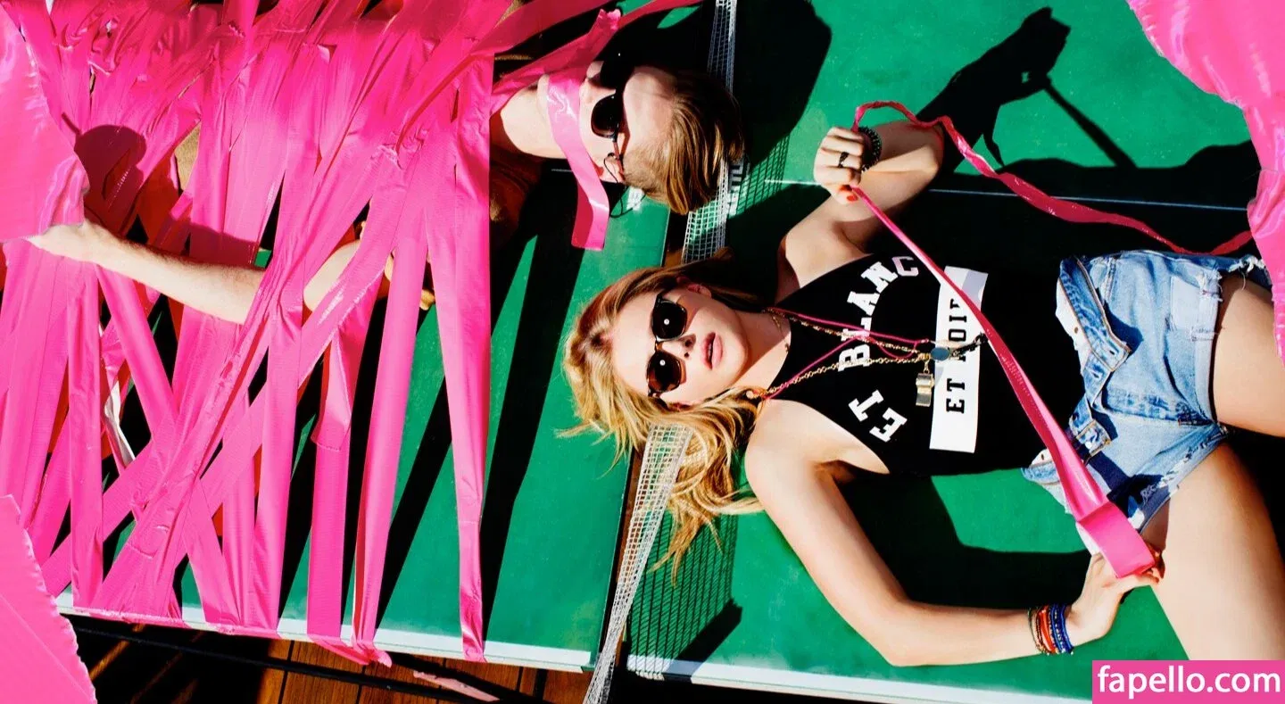 Chloë Grace Moretz / chloegmoretz / https: Onlyfans Photo Gallery 