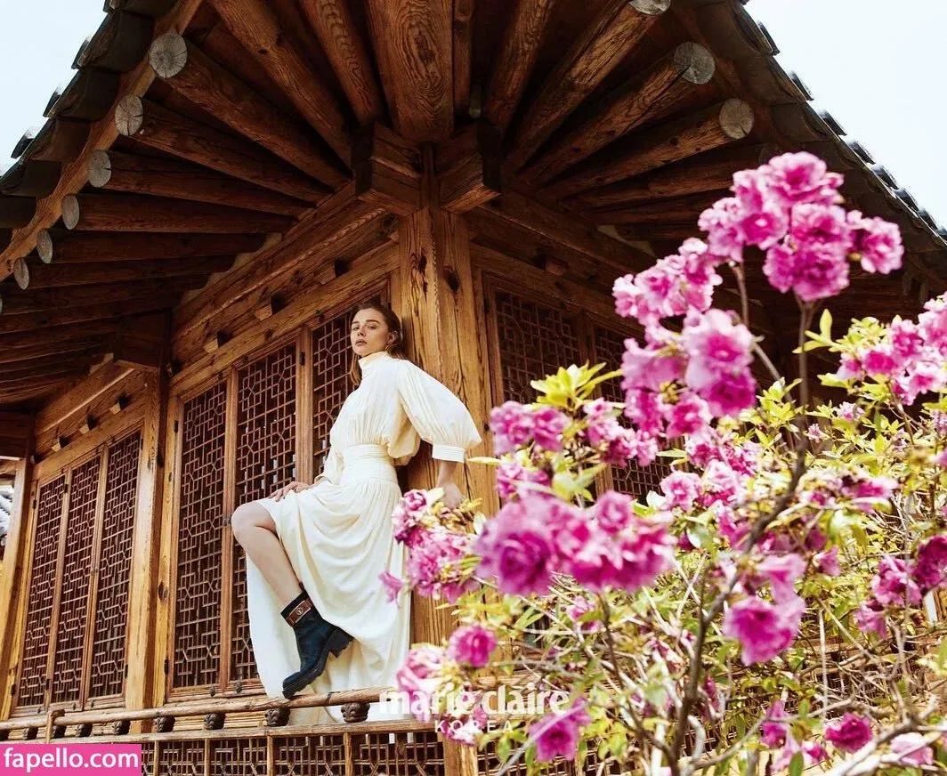 Chloë Grace Moretz / chloegmoretz / https: Onlyfans Photo Gallery 