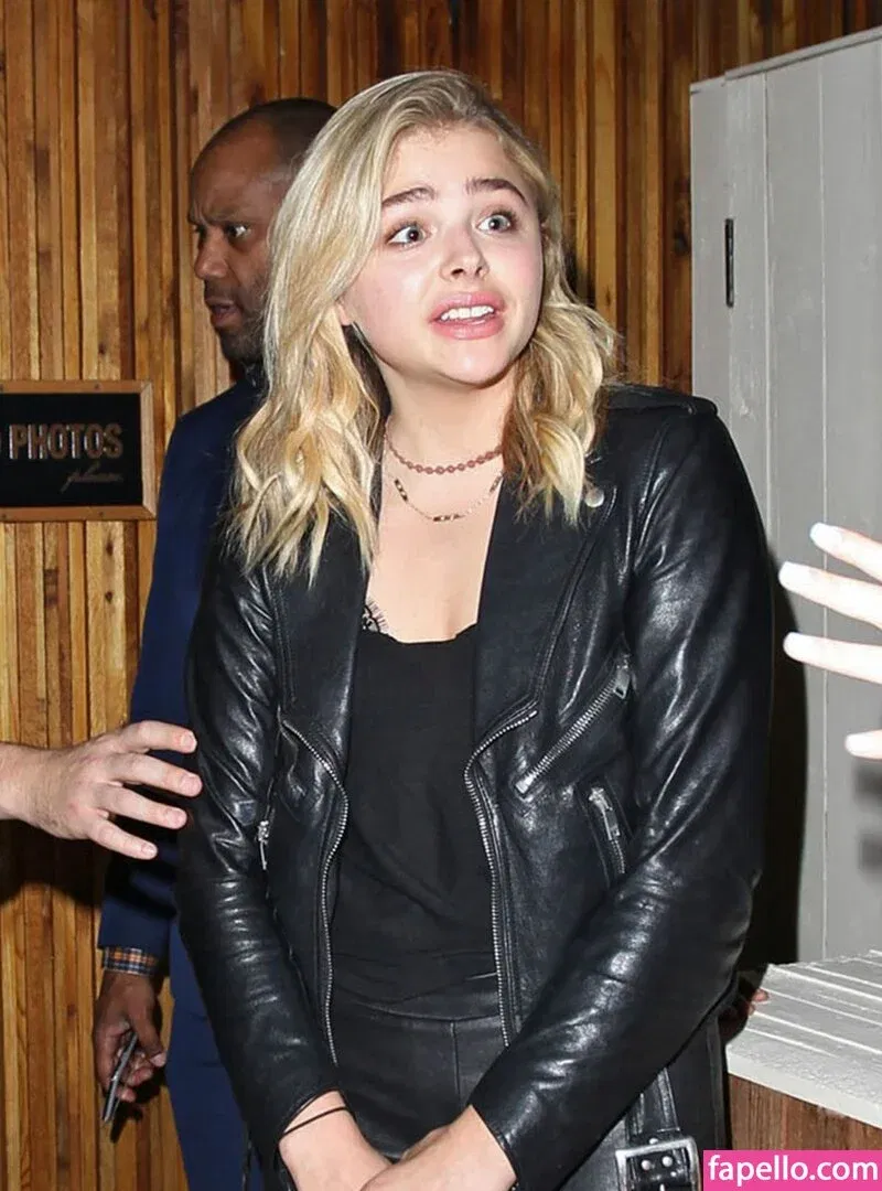 Chloë Grace Moretz / chloegmoretz / https: Onlyfans Photo Gallery 