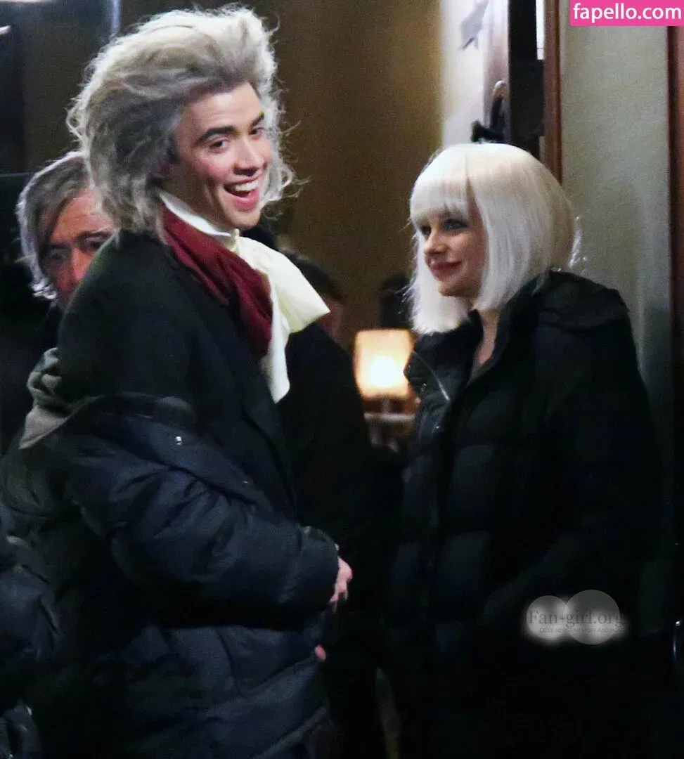 Chloë Grace Moretz / chloegmoretz / https: Onlyfans Photo Gallery 