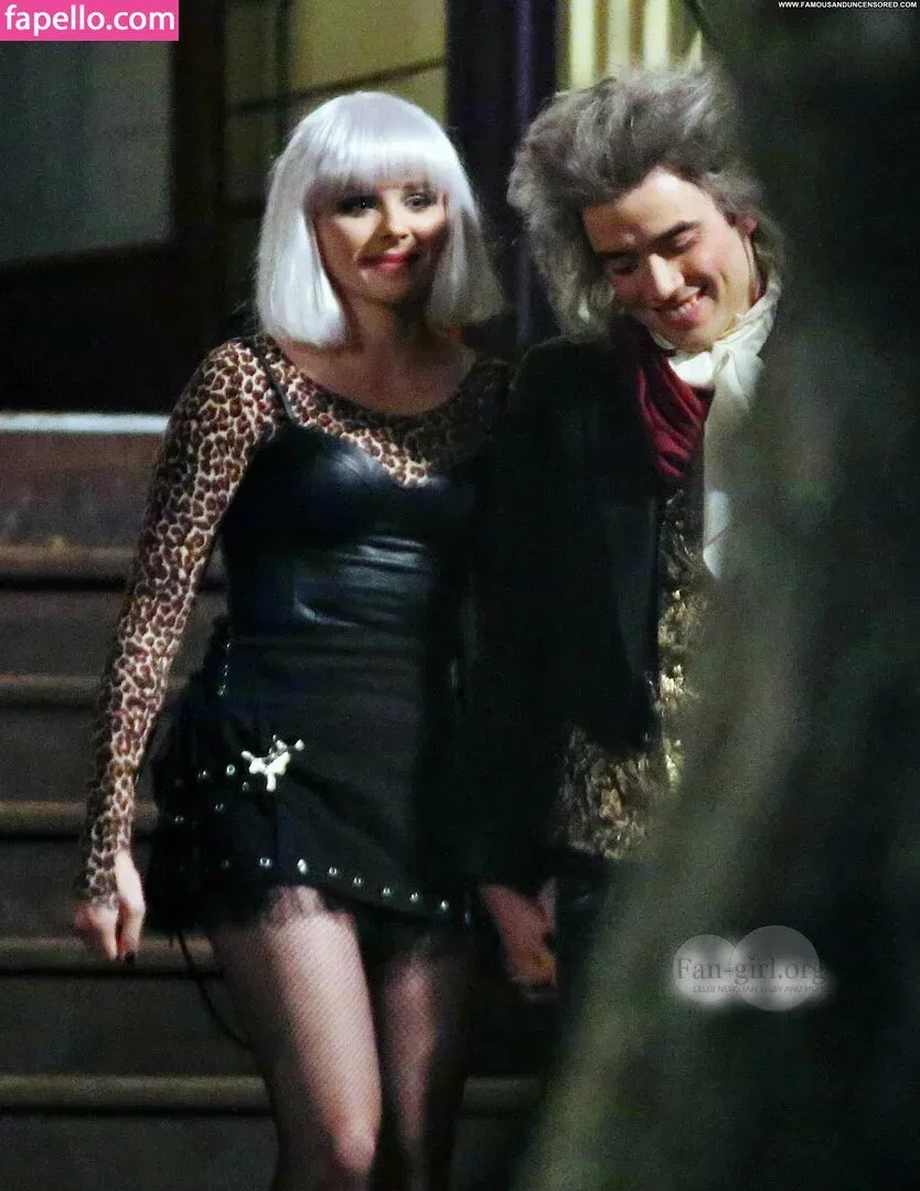 Chloë Grace Moretz / chloegmoretz / https: Onlyfans Photo Gallery 