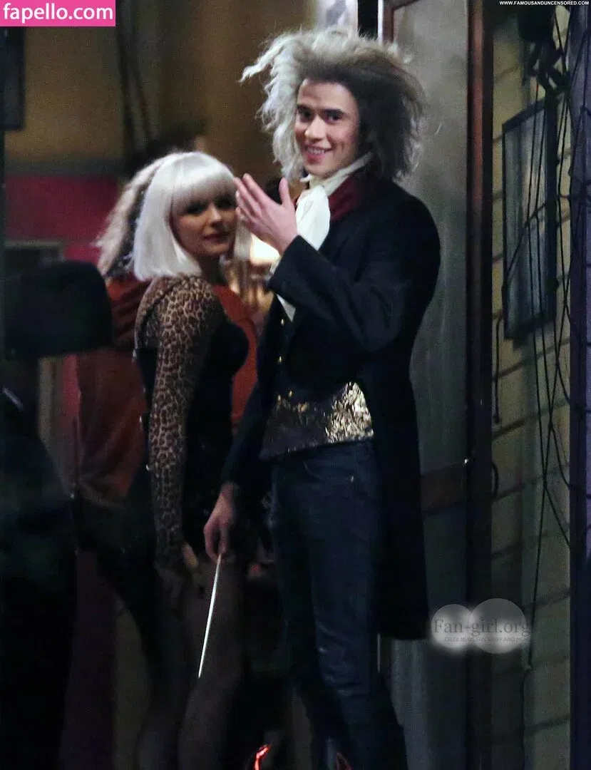 Chloë Grace Moretz / chloegmoretz / https: Onlyfans Photo Gallery 