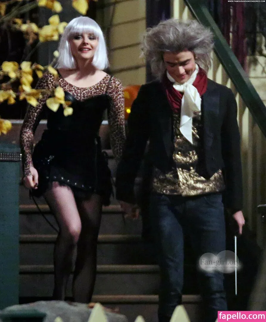 Chloë Grace Moretz / chloegmoretz / https: Onlyfans Photo Gallery 