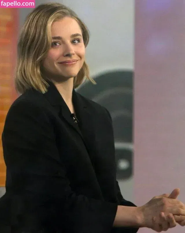 Chloë Grace Moretz / chloegmoretz / https: Onlyfans Photo Gallery 