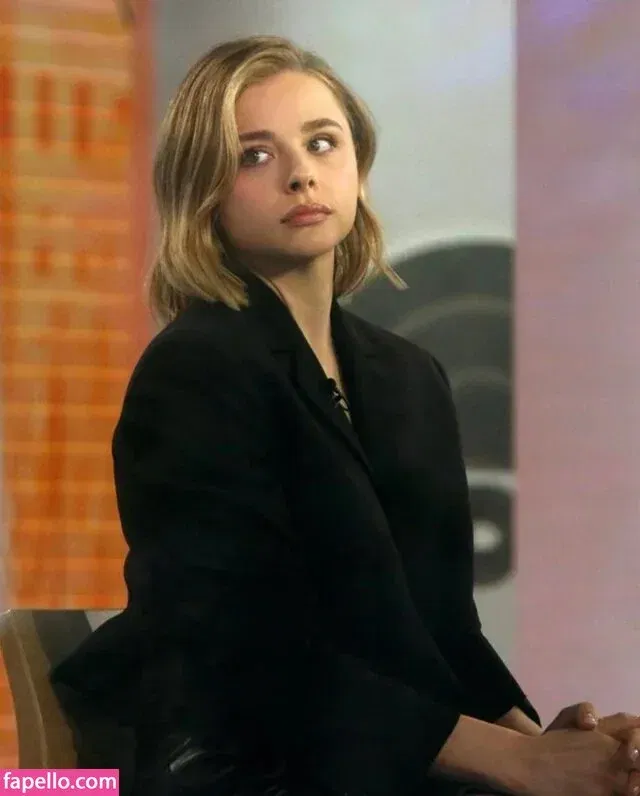 Chloë Grace Moretz / chloegmoretz / https: Onlyfans Photo Gallery 
