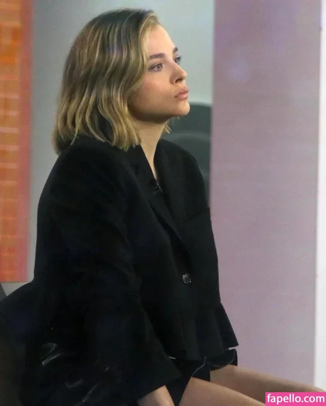 Chloë Grace Moretz / chloegmoretz / https: Onlyfans Photo Gallery 
