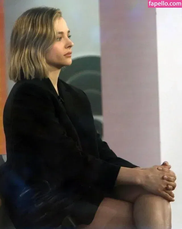Chloë Grace Moretz / chloegmoretz / https: Onlyfans Photo Gallery 