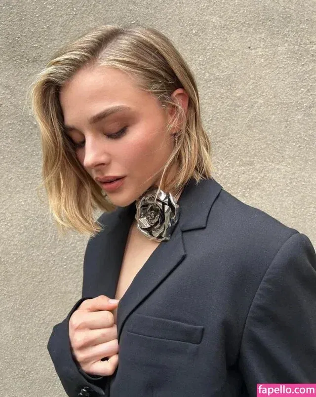 Chloë Grace Moretz / chloegmoretz / https: Onlyfans Photo Gallery 