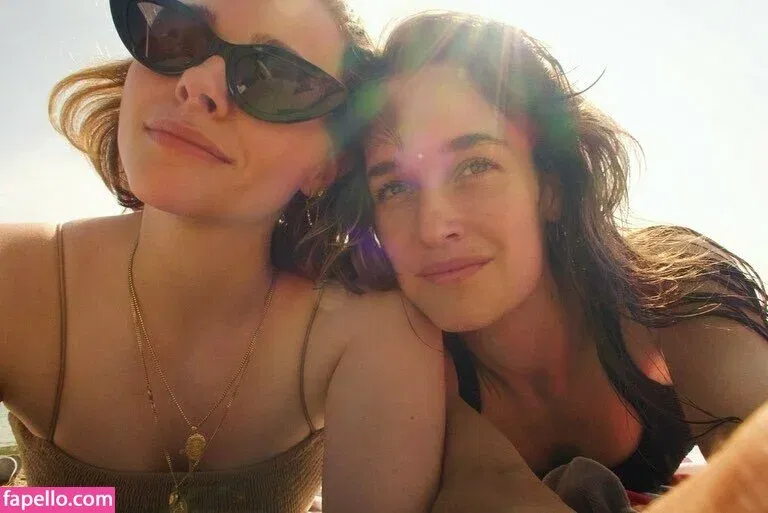 Chloë Grace Moretz / chloegmoretz / https: Onlyfans Photo Gallery 