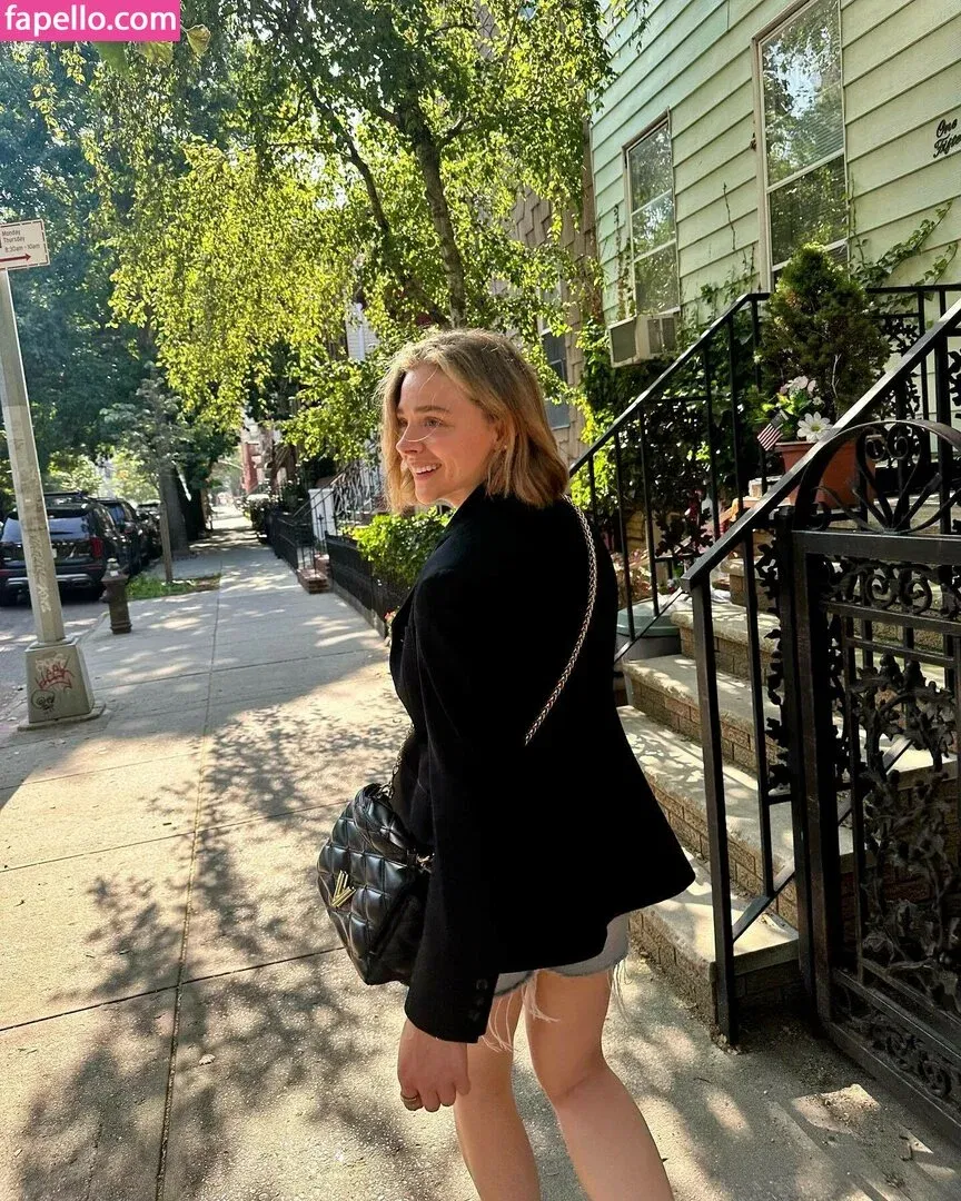Chloë Grace Moretz / chloegmoretz / https: Onlyfans Photo Gallery 