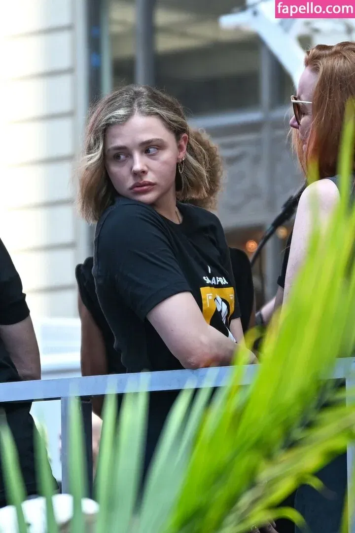 Chloë Grace Moretz / chloegmoretz / https: Onlyfans Photo Gallery 