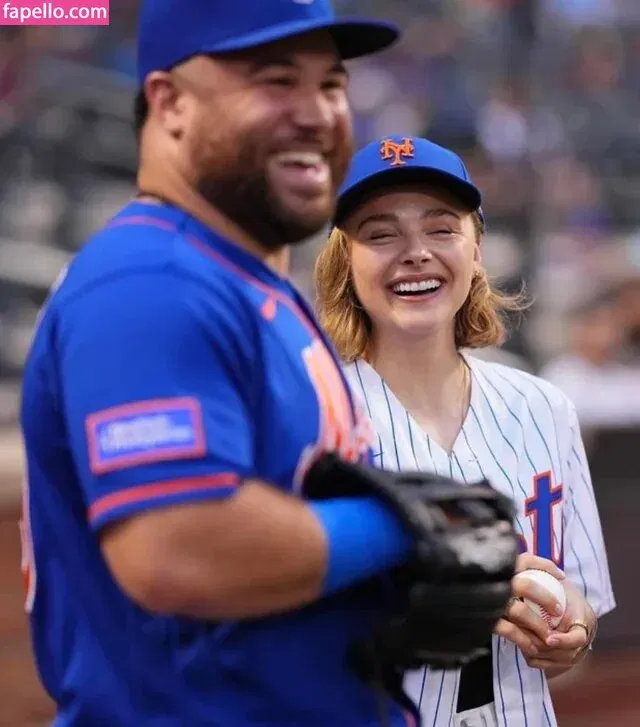 Chloë Grace Moretz / chloegmoretz / https: Onlyfans Photo Gallery 