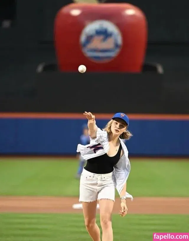 Chloë Grace Moretz / chloegmoretz / https: Onlyfans Photo Gallery 