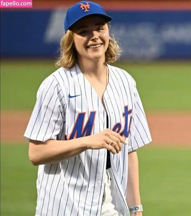 Chloë Grace Moretz / chloegmoretz / https: Onlyfans Photo Gallery 