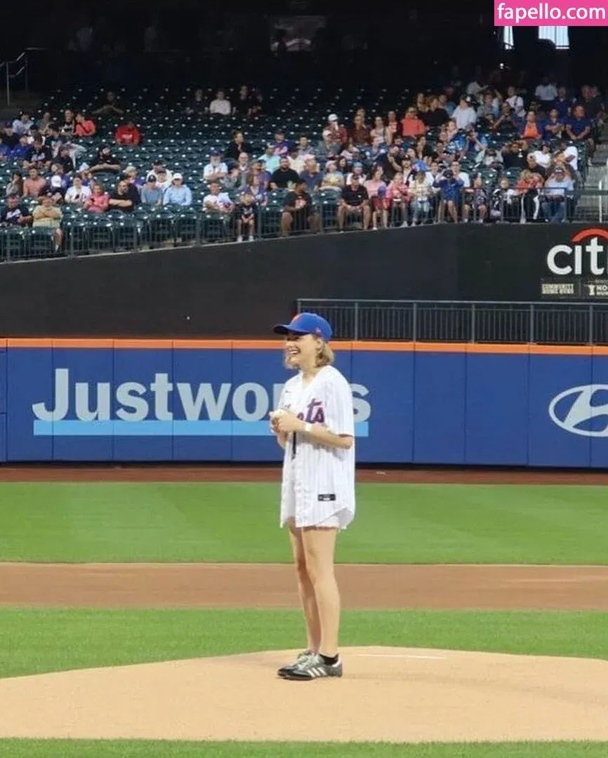 Chloë Grace Moretz / chloegmoretz / https: Onlyfans Photo Gallery 