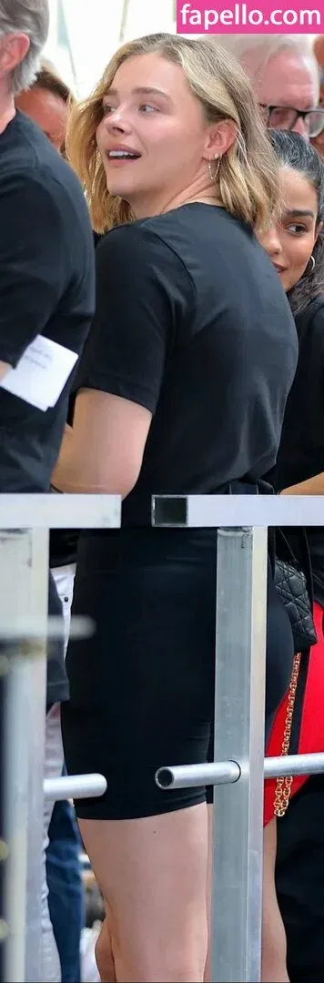 Chloë Grace Moretz / chloegmoretz / https: Onlyfans Photo Gallery 