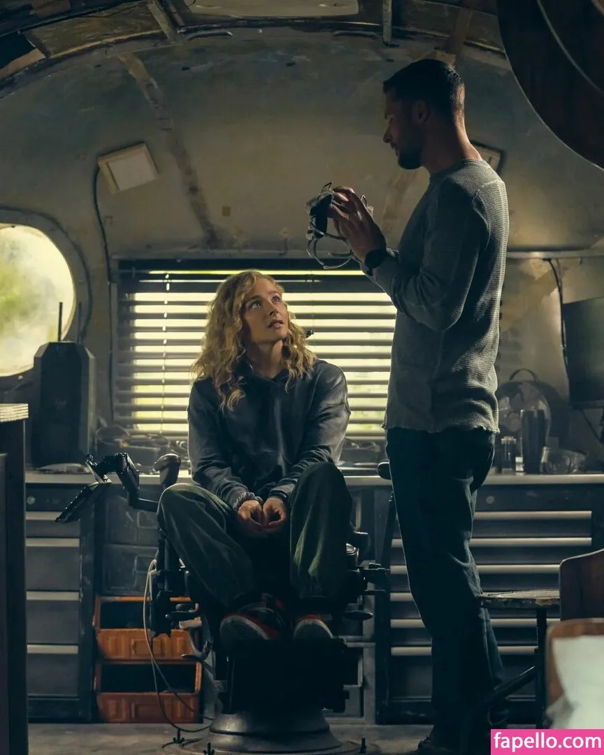 Chloë Grace Moretz / chloegmoretz / https: Onlyfans Photo Gallery 