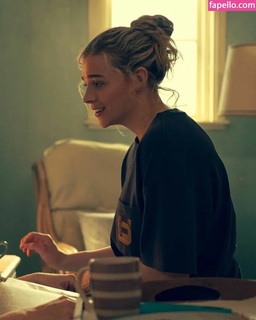 Chloë Grace Moretz / chloegmoretz / https: Onlyfans Photo Gallery 