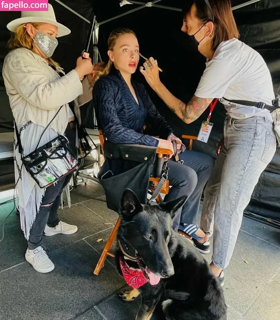 Chloë Grace Moretz / chloegmoretz / https: Onlyfans Photo Gallery 