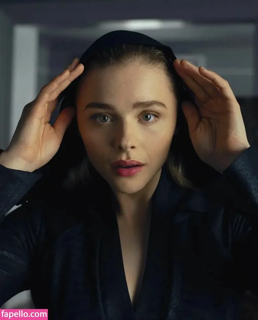 Chloë Grace Moretz / chloegmoretz / https: Onlyfans Photo Gallery 