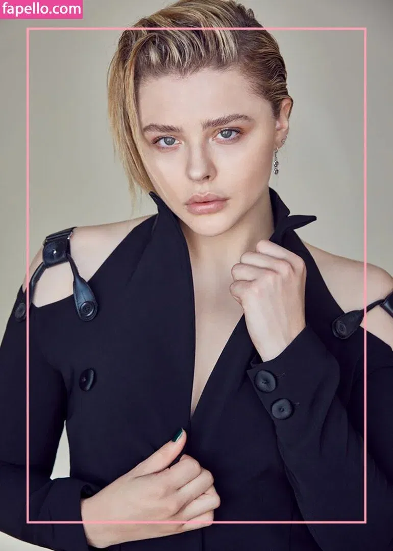 Chloë Grace Moretz / chloegmoretz / https: Onlyfans Photo Gallery 