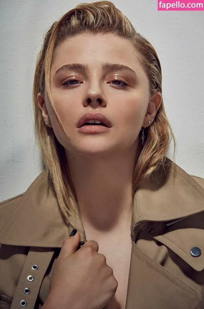 Chloë Grace Moretz / chloegmoretz / https: Onlyfans Photo Gallery 