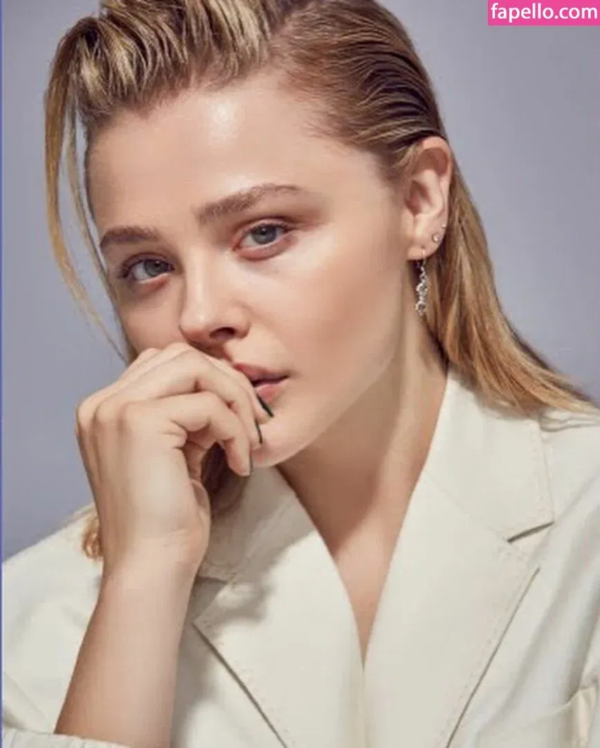 Chloë Grace Moretz / chloegmoretz / https: Onlyfans Photo Gallery 