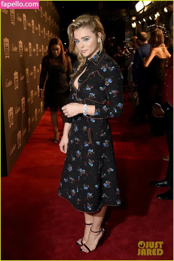 Chloë Grace Moretz / chloegmoretz / https: Onlyfans Photo Gallery 