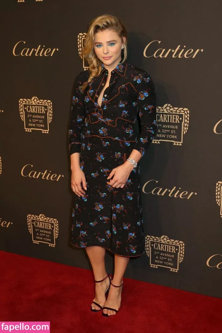 Chloë Grace Moretz / chloegmoretz / https: Onlyfans Photo Gallery 