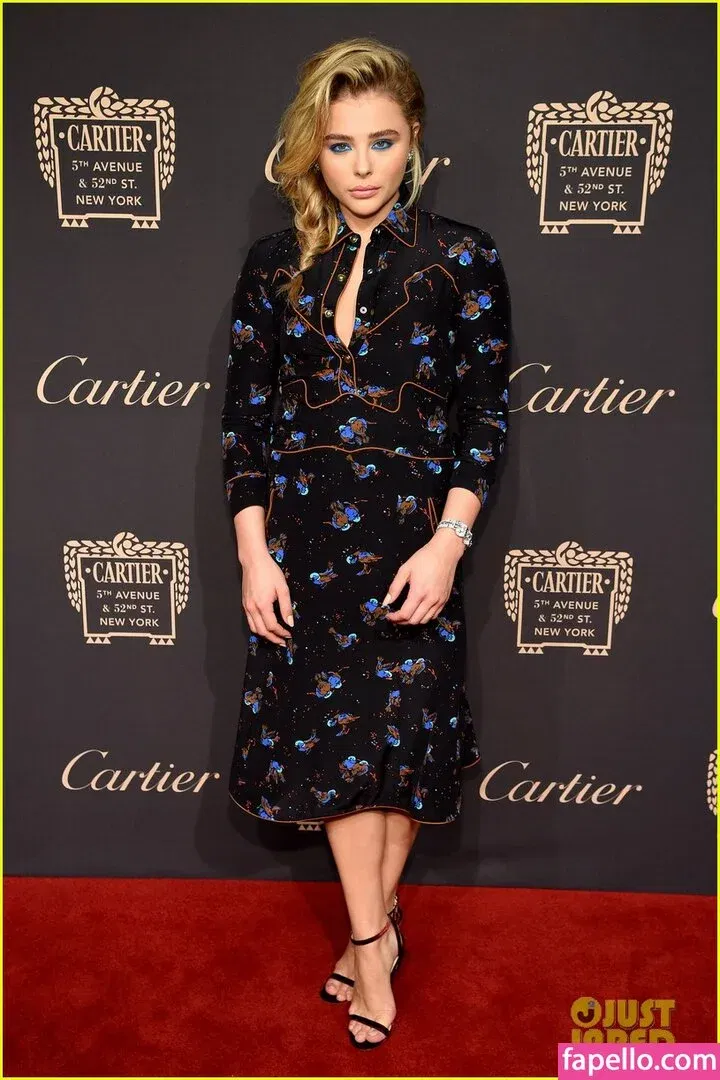 Chloë Grace Moretz / chloegmoretz / https: Onlyfans Photo Gallery 