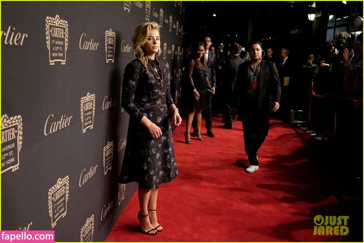 Chloë Grace Moretz / chloegmoretz / https: Onlyfans Photo Gallery 