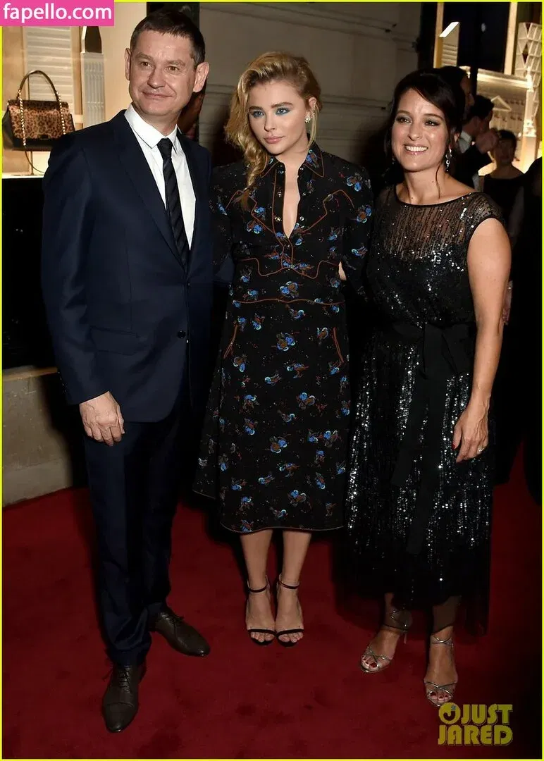 Chloë Grace Moretz / chloegmoretz / https: Onlyfans Photo Gallery 