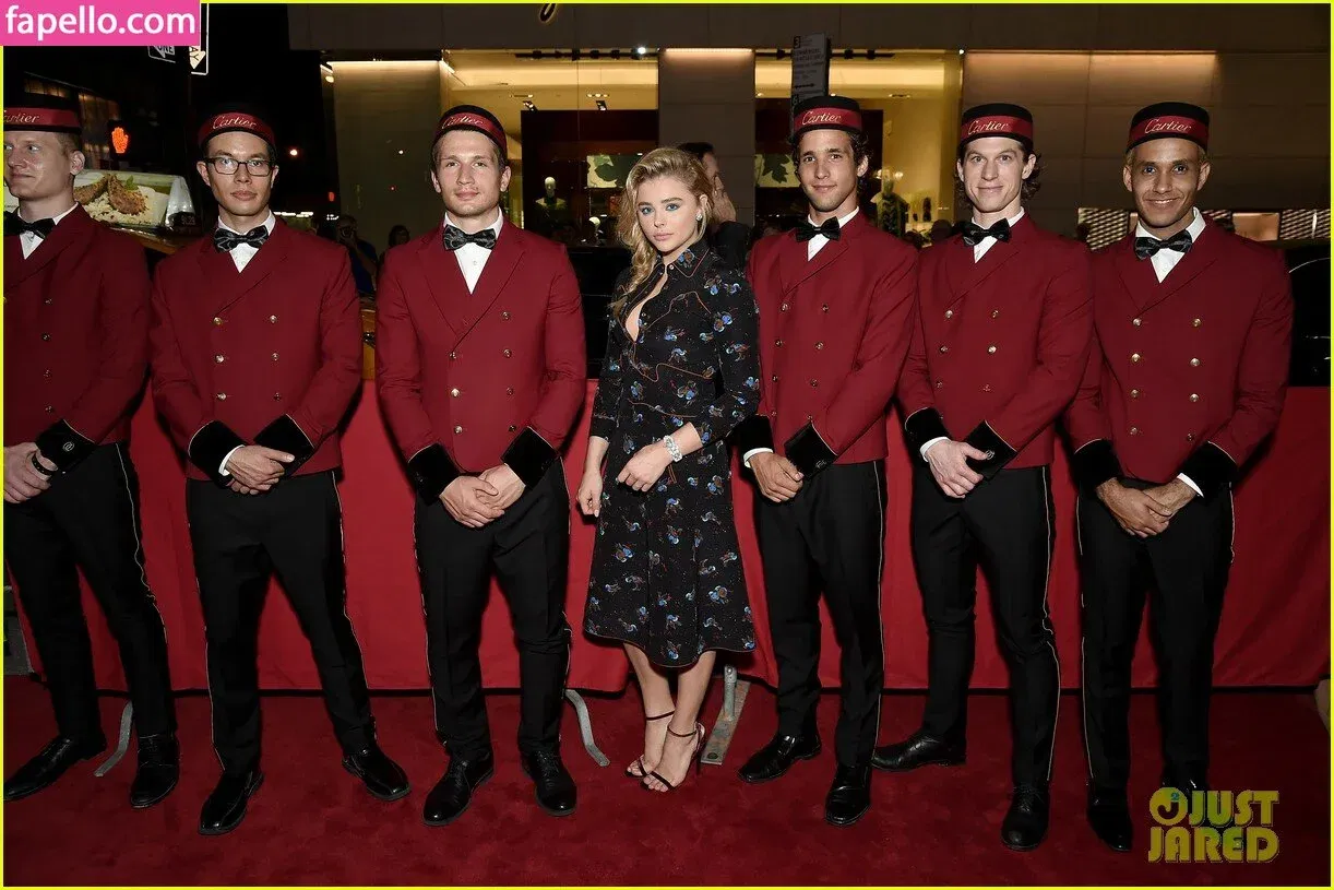 Chloë Grace Moretz / chloegmoretz / https: Onlyfans Photo Gallery 