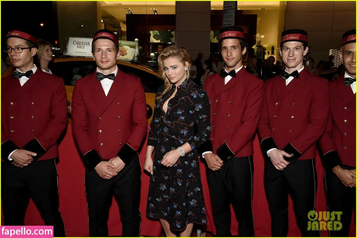 Chloë Grace Moretz / chloegmoretz / https: Onlyfans Photo Gallery 