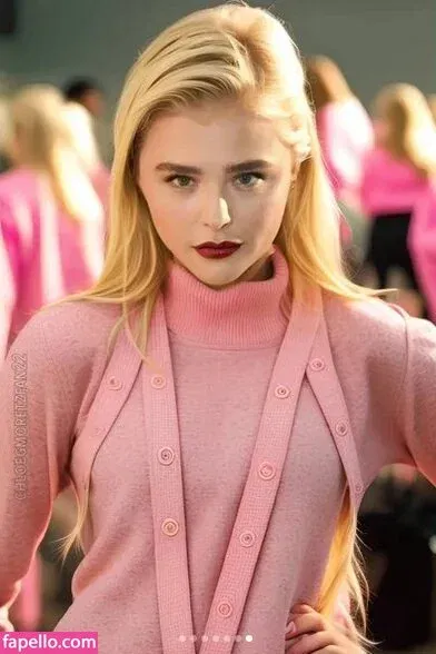 Chloë Grace Moretz / chloegmoretz / https: Onlyfans Photo Gallery 