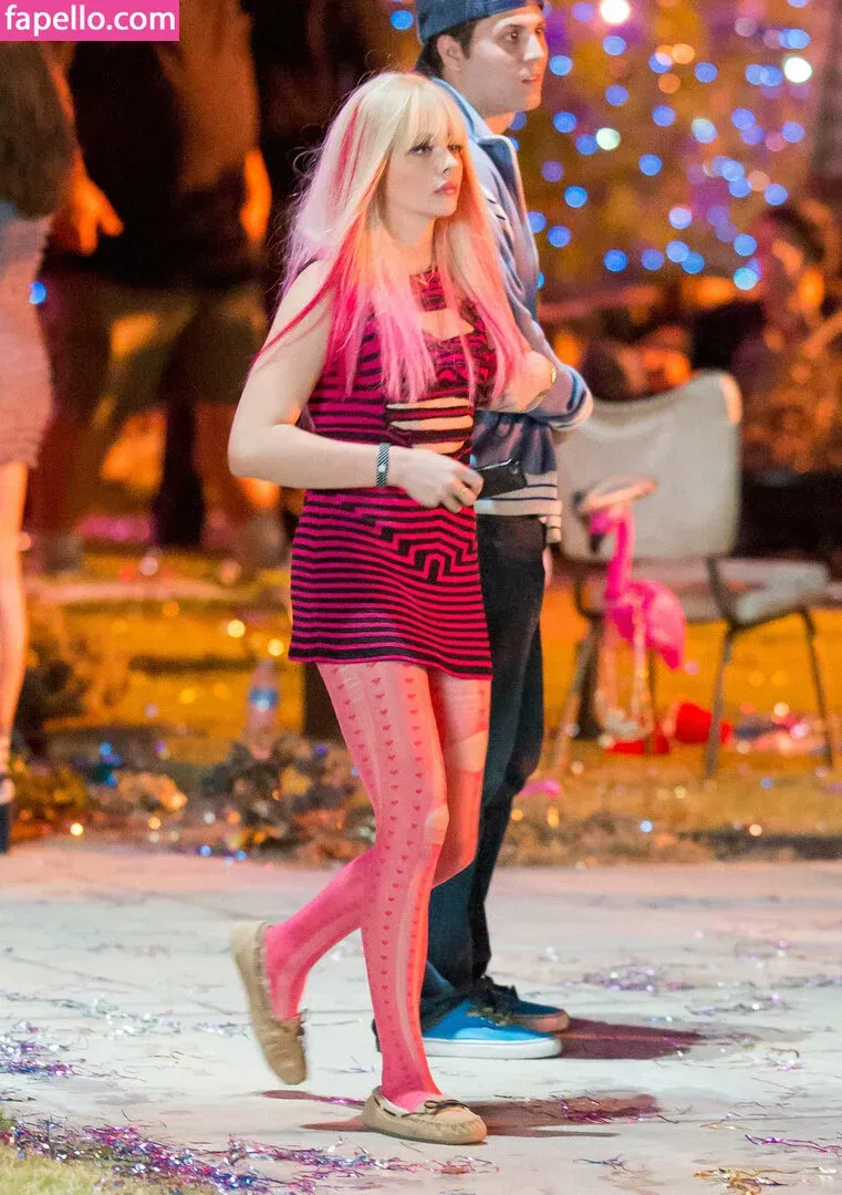 Chloë Grace Moretz / chloegmoretz / https: Onlyfans Photo Gallery 
