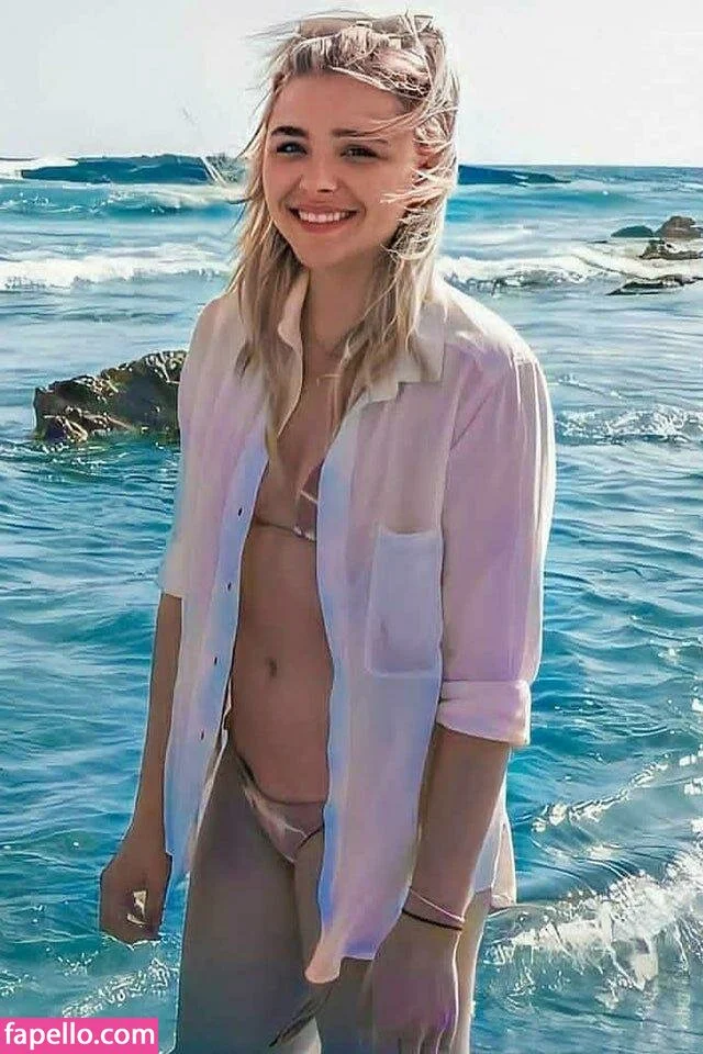 Chloë Grace Moretz / chloegmoretz / https: Onlyfans Photo Gallery 