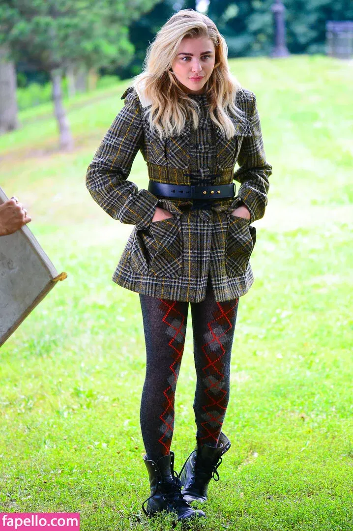 Chloë Grace Moretz / chloegmoretz / https: Onlyfans Photo Gallery 