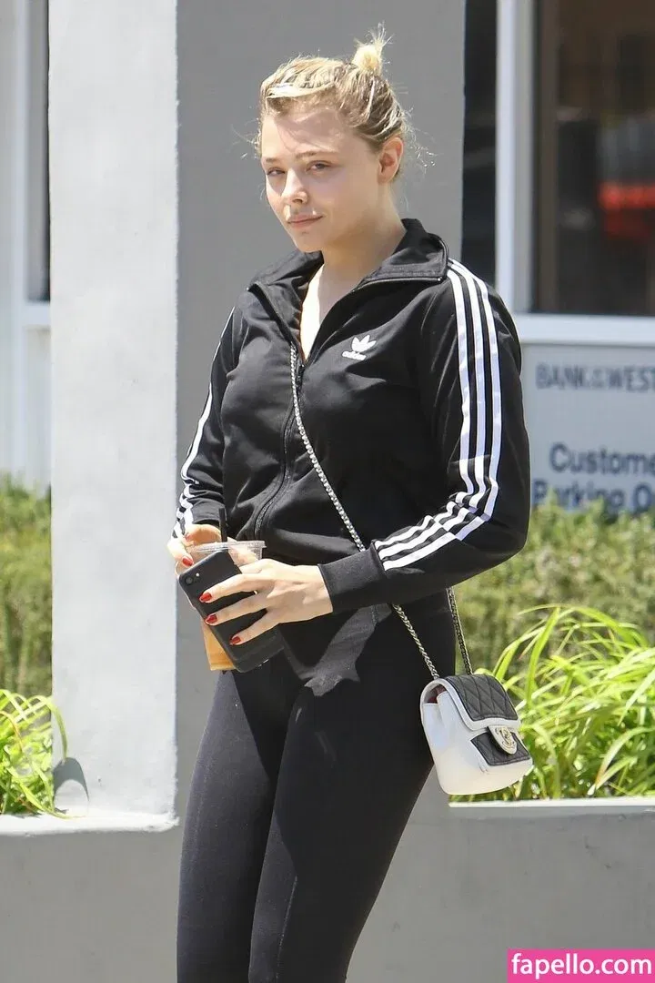 Chloë Grace Moretz / chloegmoretz / https: Onlyfans Photo Gallery 