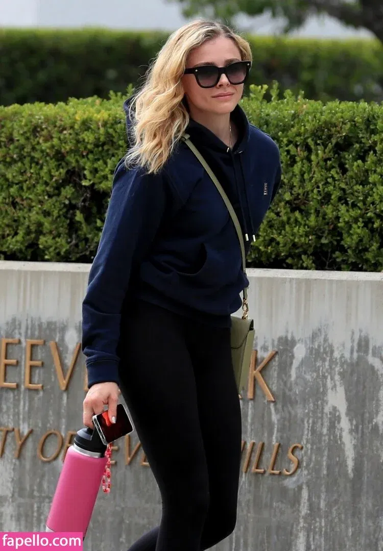 Chloë Grace Moretz / chloegmoretz / https: Onlyfans Photo Gallery 