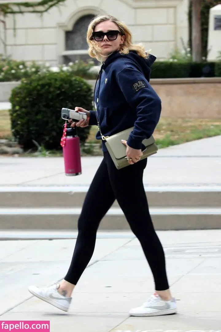 Chloë Grace Moretz / chloegmoretz / https: Onlyfans Photo Gallery 